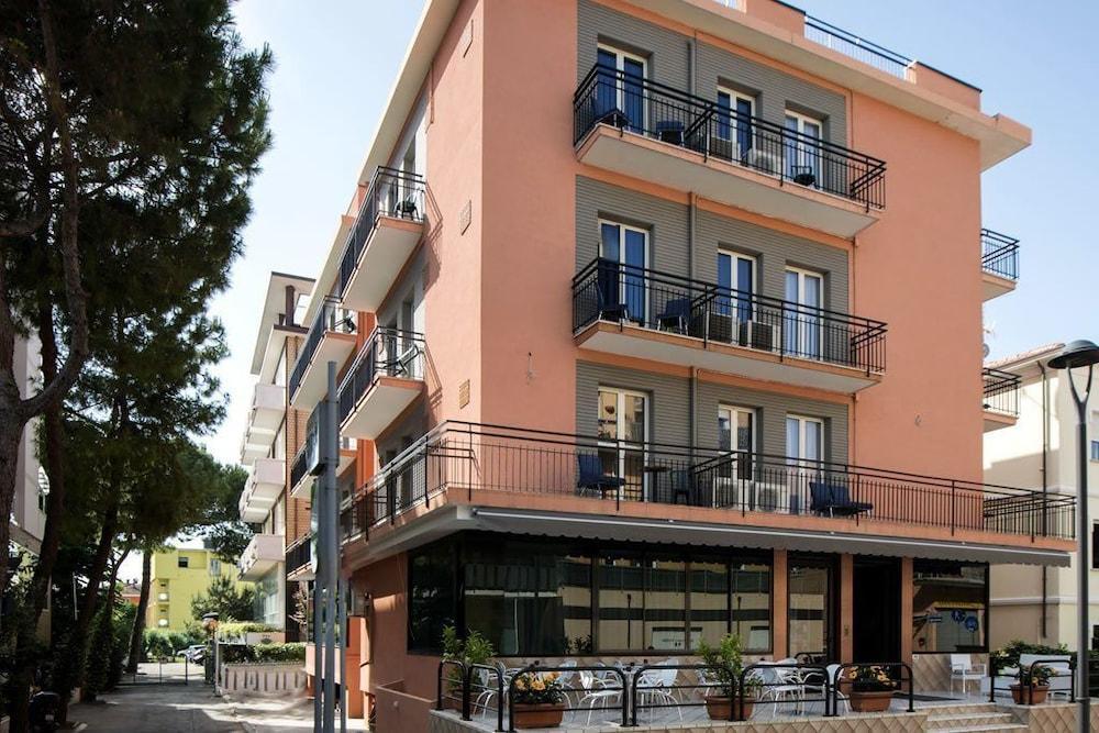 Hotel Scarlet Ρίμινι Εξωτερικό φωτογραφία
