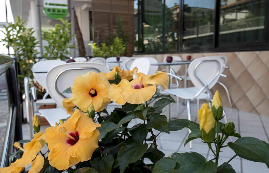 Hotel Scarlet Ρίμινι Εξωτερικό φωτογραφία