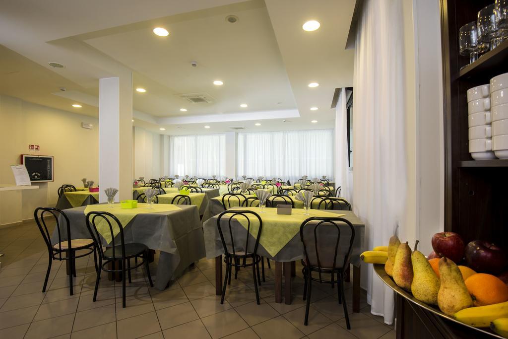 Hotel Scarlet Ρίμινι Εξωτερικό φωτογραφία