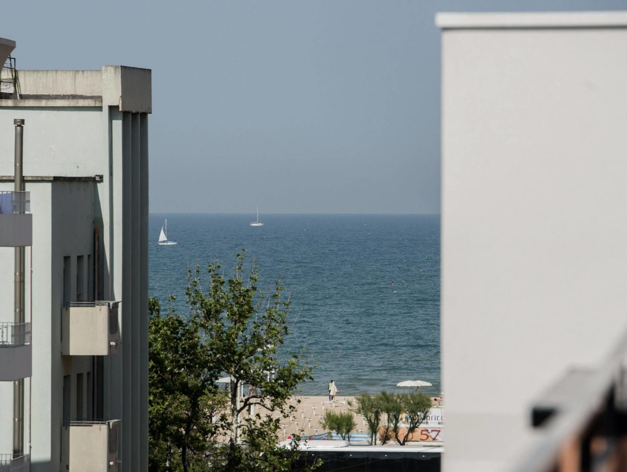Hotel Scarlet Ρίμινι Εξωτερικό φωτογραφία